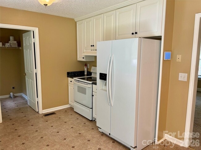 Photo - 316 Springhill Ln