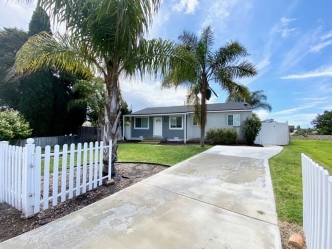 Building Photo - 3 Bedroom 2 Bath with View! (USD / Linda V... Rental