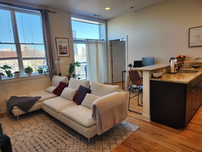 Photo - 1 bedroom in Lakeview with balcony Unit 407