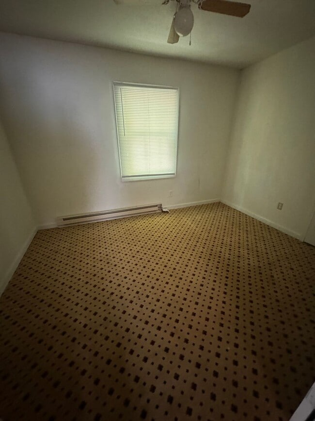 Photo - 3 bedroom 2 bathroom house. $1050.00