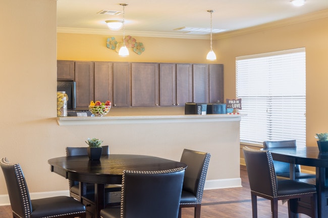 Photo - Pointe at Ben White