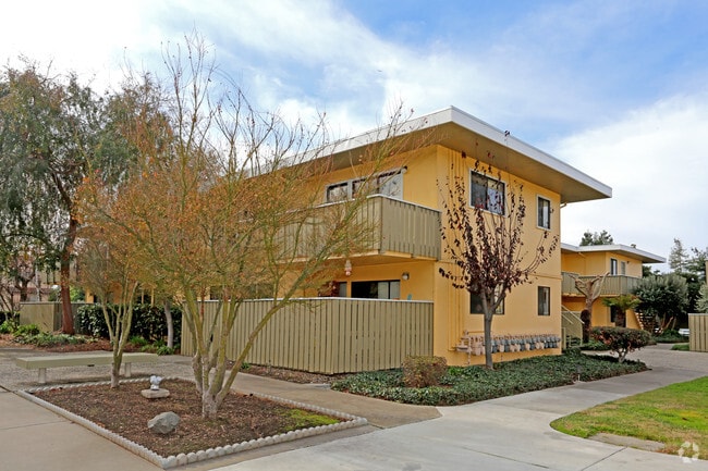 Photo - Arbordale Gardens