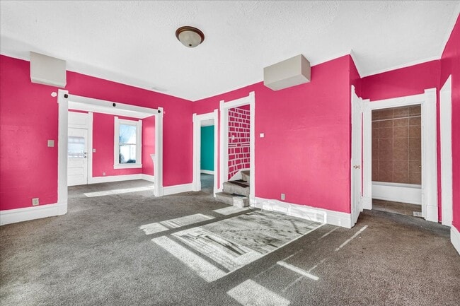 Photo - 102 N Cedar Ave