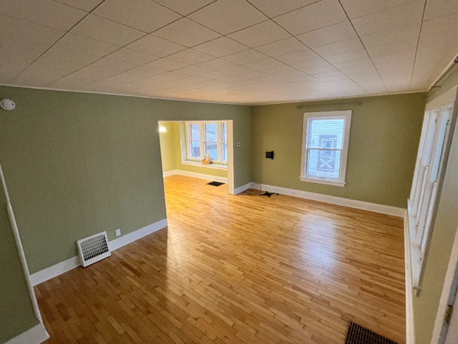 Building Photo - 27 15th St