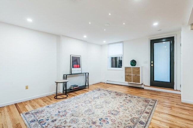 Photo - 209.5 4th St