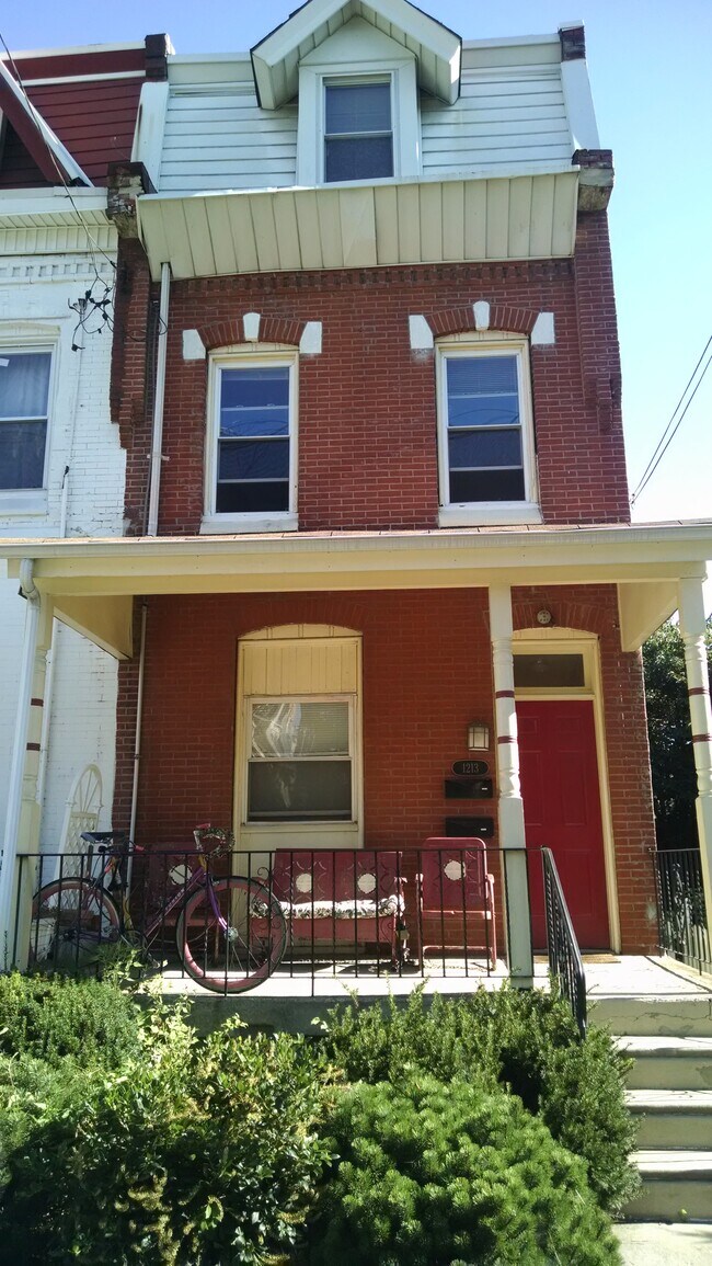 1213 S 46th St Unidad 2nd Floor