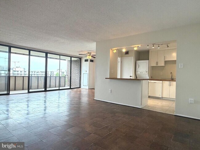 Photo - 250 S Reynolds St Unidad 805