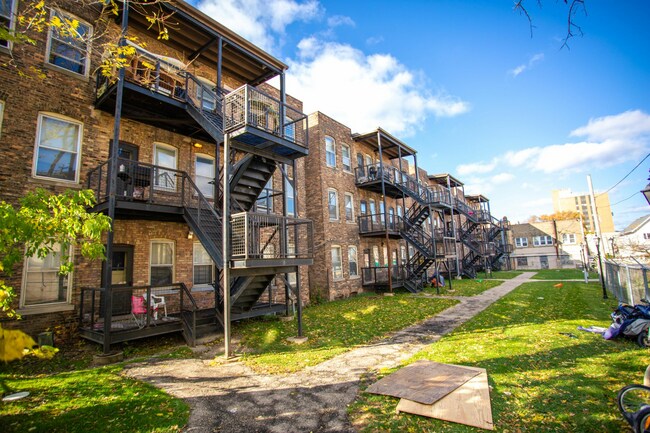 3B1BUniversity Row rear exterior_01.jpg - University Row