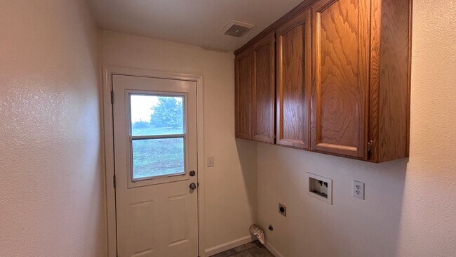 Photo - 14575 Avenida Central