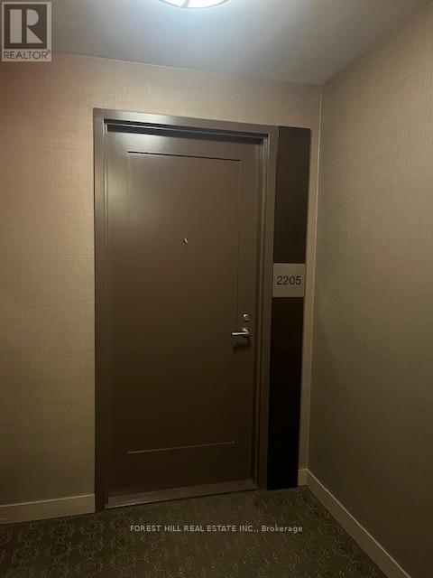 Photo - 320 Tweedsmuir Ave