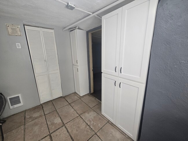 Photo - 5044 N Sydenham St
