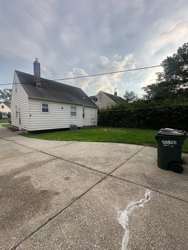 12805 Oakview Blvd