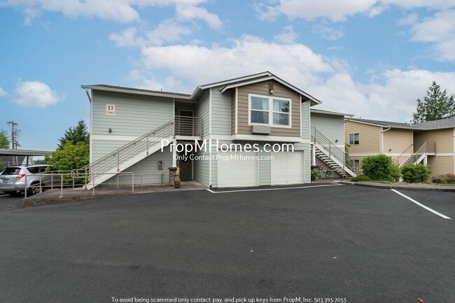 Building Photo - Two Bedroom Condo in the Heart of Bethany!