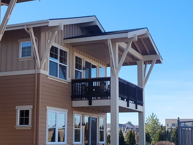 4395 Westshore Dr NE Unit 103
