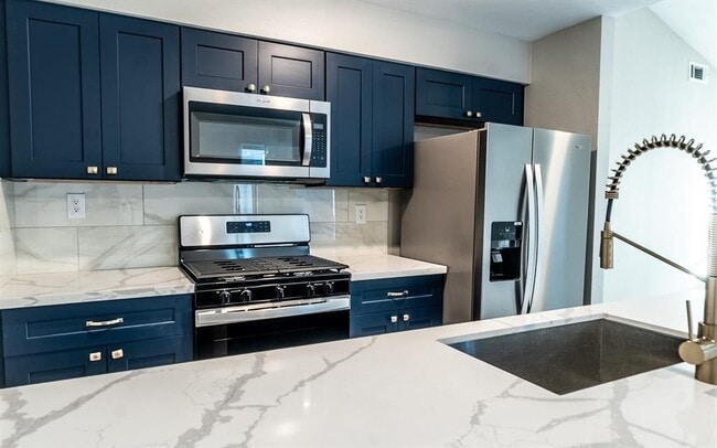 Building Photo - 915 Sirocco Dr