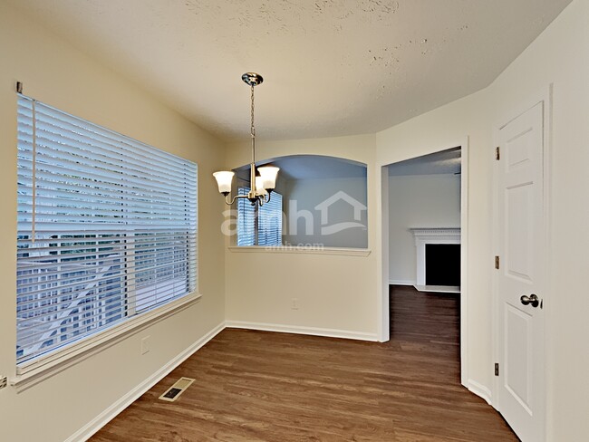 Photo - 2555 Edinburgh St