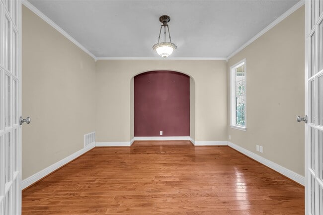 Building Photo - 23826 Farm Hill Dr