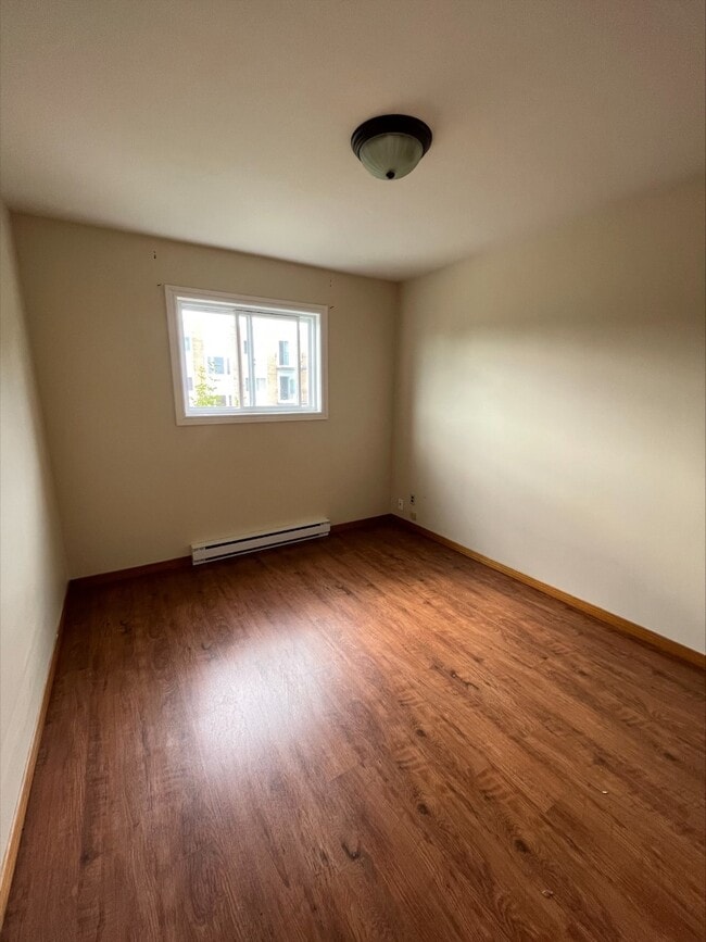 Photo - 615 Chalmers Ct Unit 16