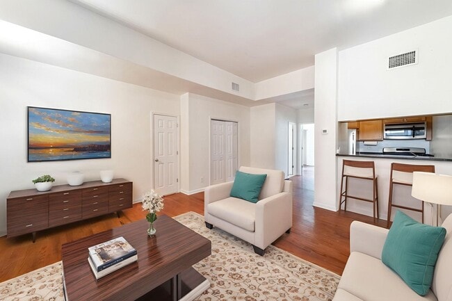 Building Photo - 186 Wayne St Unit 206d