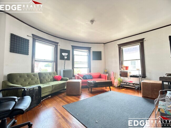 Photo - 305 Faneuil St Condo Unit 3