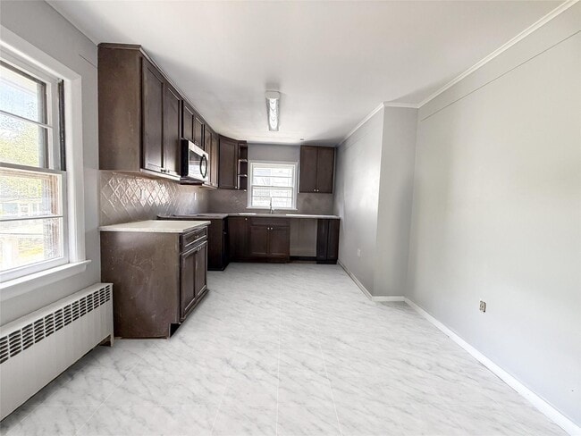 Photo - 134 N Broadway Apartment Unit 3