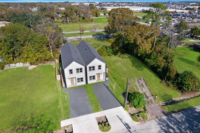 Photo - 768 Lucky St