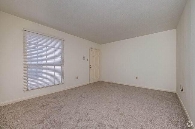 1BR, 1BA - 600SF - Living Room