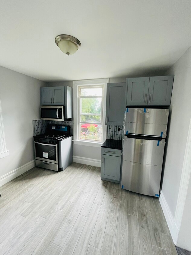Stainless Steel Appliances - 10 Amackassin Ter (Yonkers, NY)