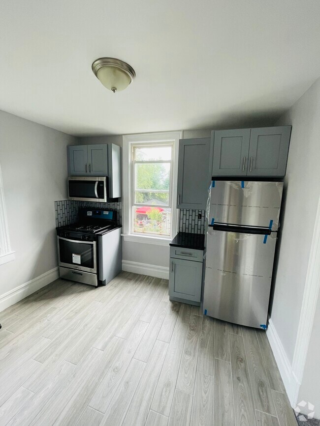 Stainless Steel Appliances - 10 Amackassin Ter Unit 2nd Floor Rental
