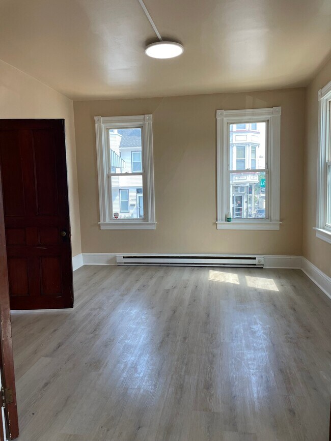 203 S 11th St Unidad 1st floor