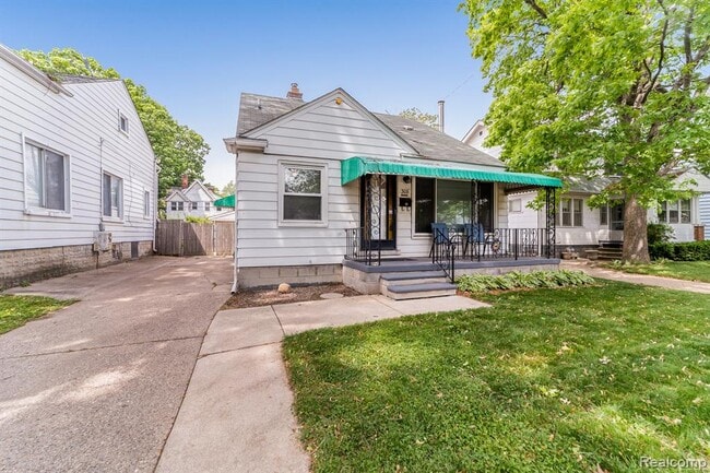 Photo - 305 E Granet Ave