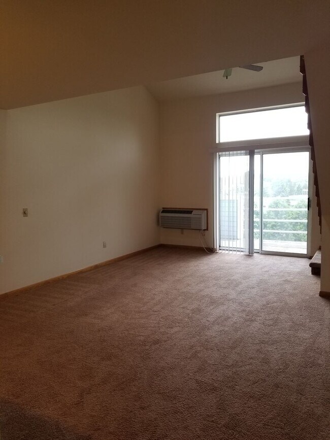 Photo - Cozy One Bedroom Loft Available NOW! Unidad 1617-309