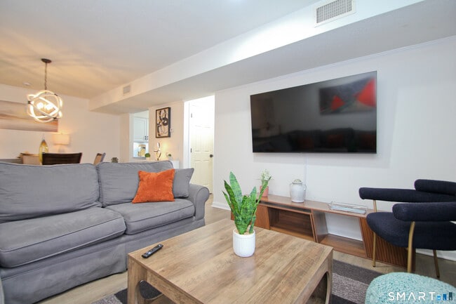 Photo - 1 Concorde Way