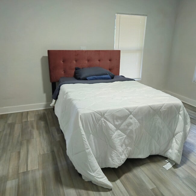 Photo - 2846 Metropolitan Ave