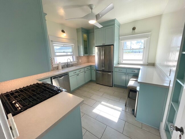 Photo - 3218 E 2nd St Unidad 3218 Upper