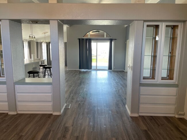 Photo - Sweeping Views of Cascade Valley