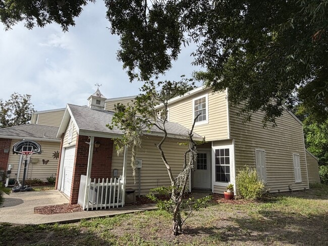 Photo - 3174 Beecher Dr E