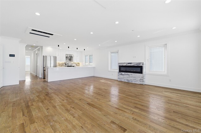 Photo - 550 E Harrison St