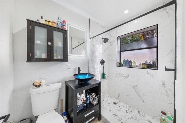 Photo - 901 NE 40th St Unit 2