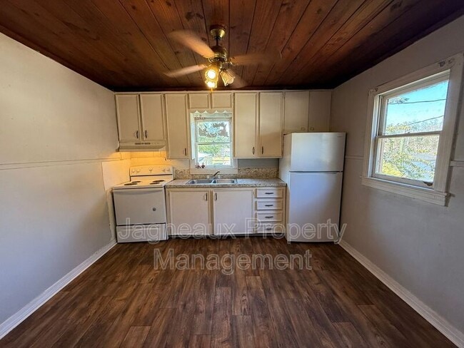 Photo - 417 W Logan St