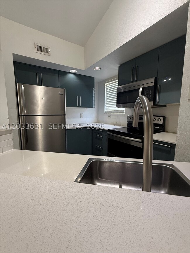 Building Photo - 13060 Vista Isles Dr Unit 222
