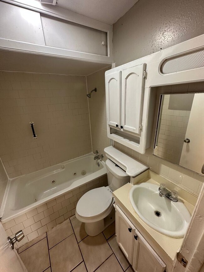 Photo - Charming 5 Bedroom House Bethany Oklahoma