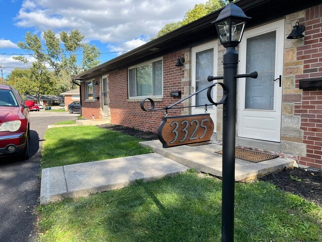 Exterior - 3325 Bampton Ave Unit 4