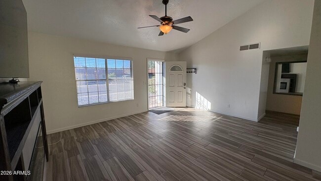 Photo - 6008 W Hearn Rd