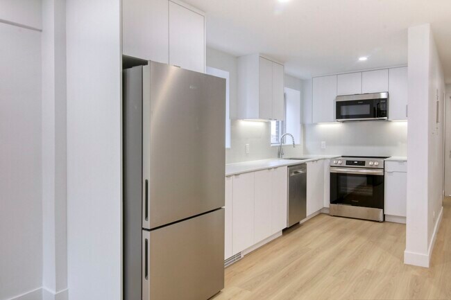 Building Photo - 1 Ch de la Côte-Sainte-Catherine