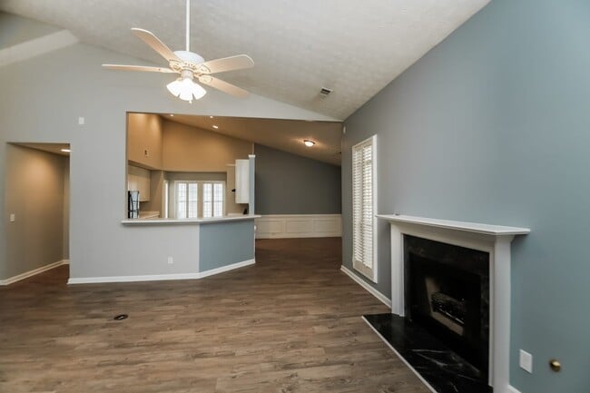 Photo - 2094 Corsica Way SW