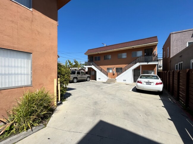 1104 Cherry Ave