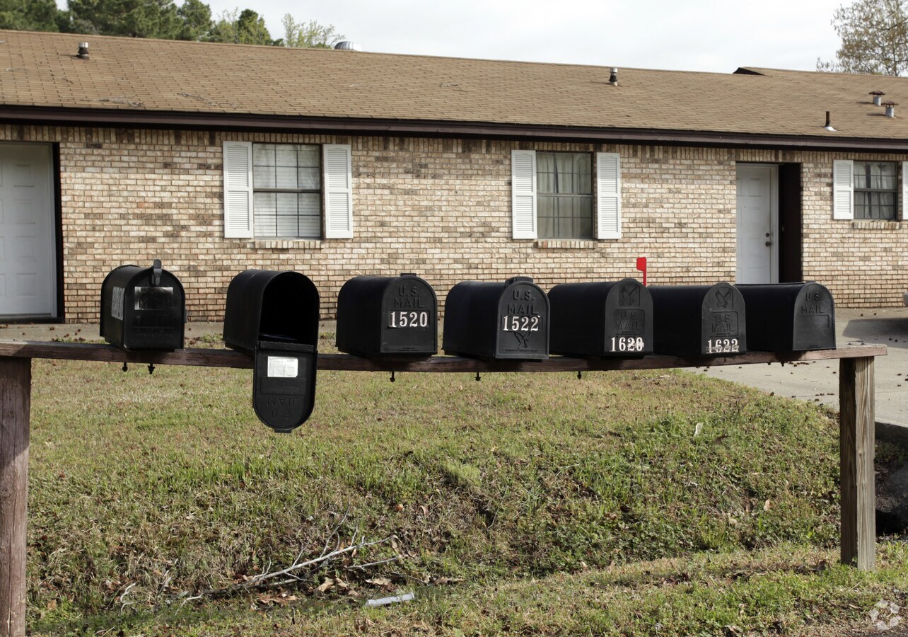 North Pinewood Apartments - North Pinewood Apartments