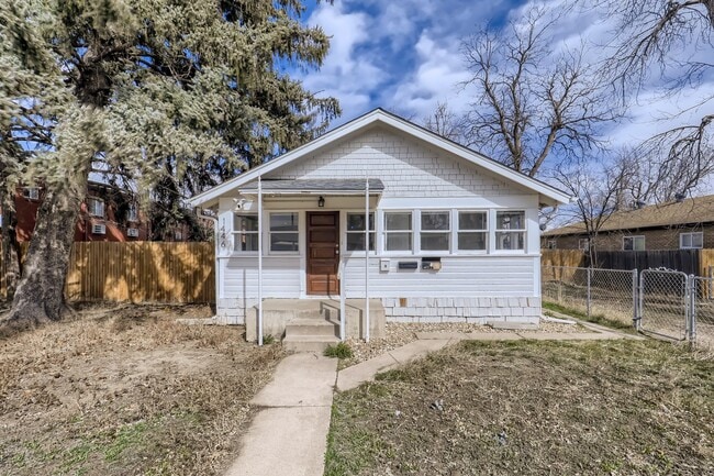 Photo - 1446 Valentia St