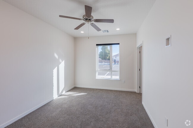 2 habitaciones, 1 baño - 1100 pies cuadrados - Dormitorio principal - Mountain View Apartments